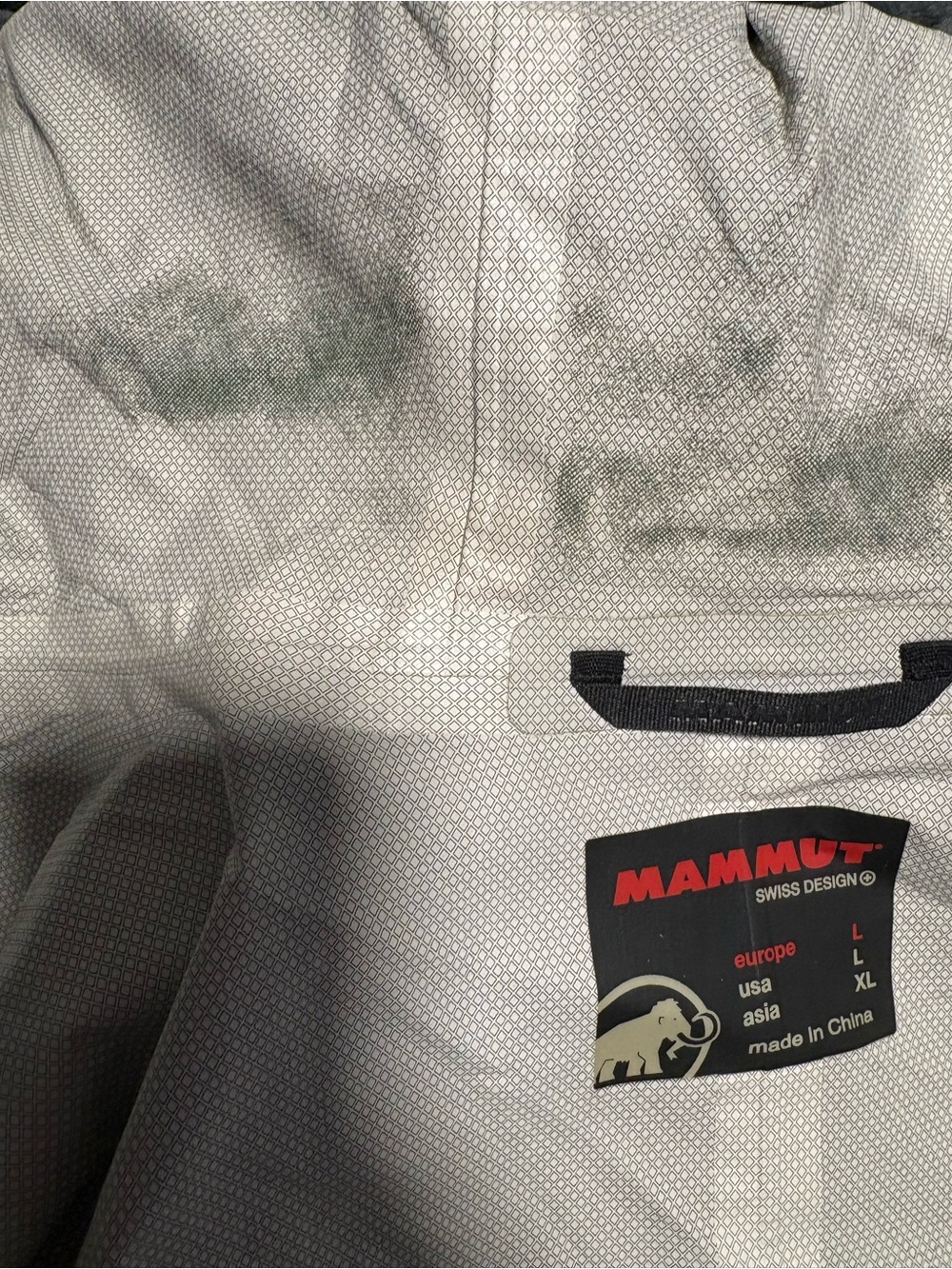 Mammut Men’s Green Hooded Waterproof Rain Jacket with Gray Accents - Picture 5 of 5